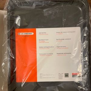 Le creuset Jelly Roll Pan sheet pan